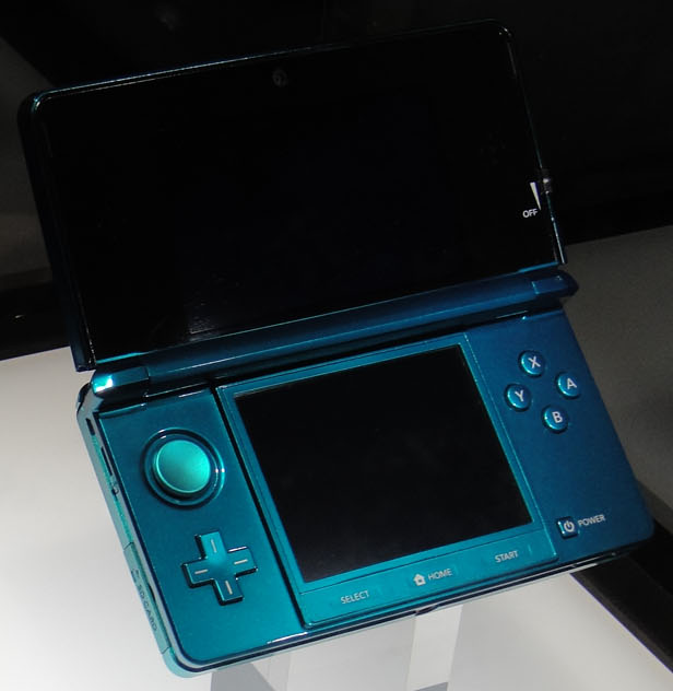 Blue_Nintendo_3DS_at_E3_2010__open_.jpg